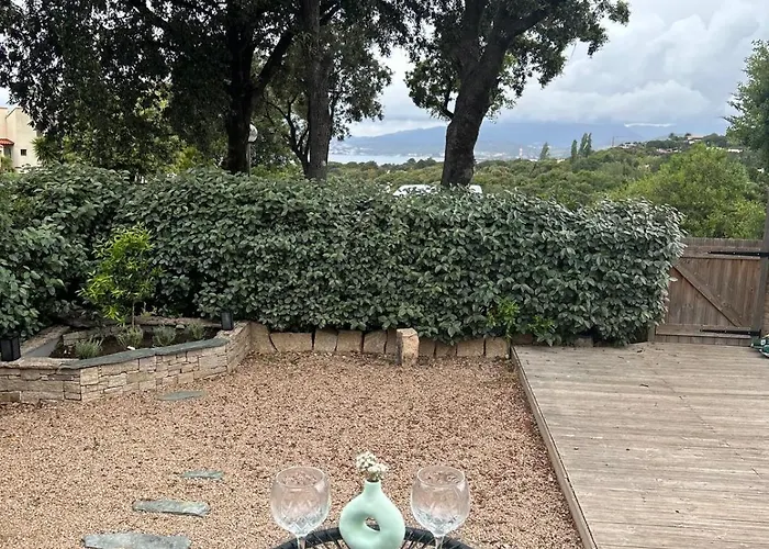 Charming House With Terrace And Pool Prázdninový dům