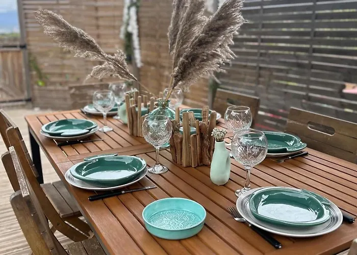 Prázdninový dům Charming House With Terrace And Pool *