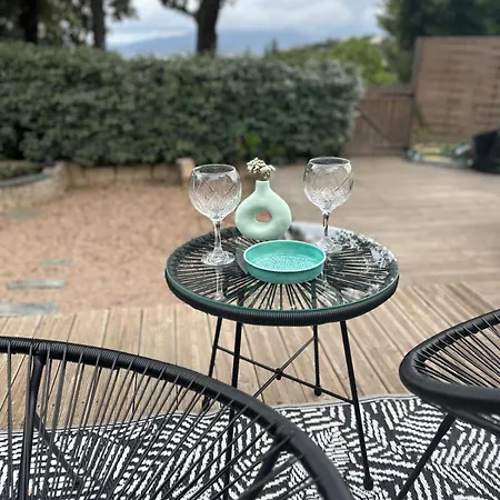 Semesterbostad Charming House With Terrace And Pool