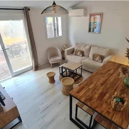 Semesterbostad Charming House With Terrace And Pool *