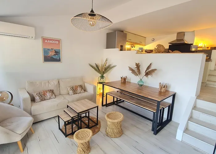 Dom wakacyjny Charming House With Terrace And Pool Porticcio (Corsica)