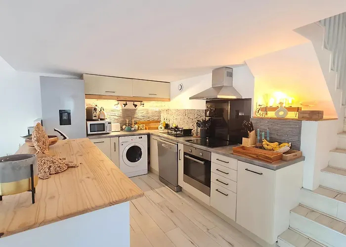 Charming House With Terrace And Pool Vakantiehuis *