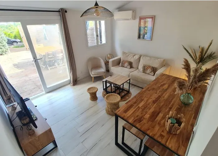 度假居 Charming House With Terrace And Pool *